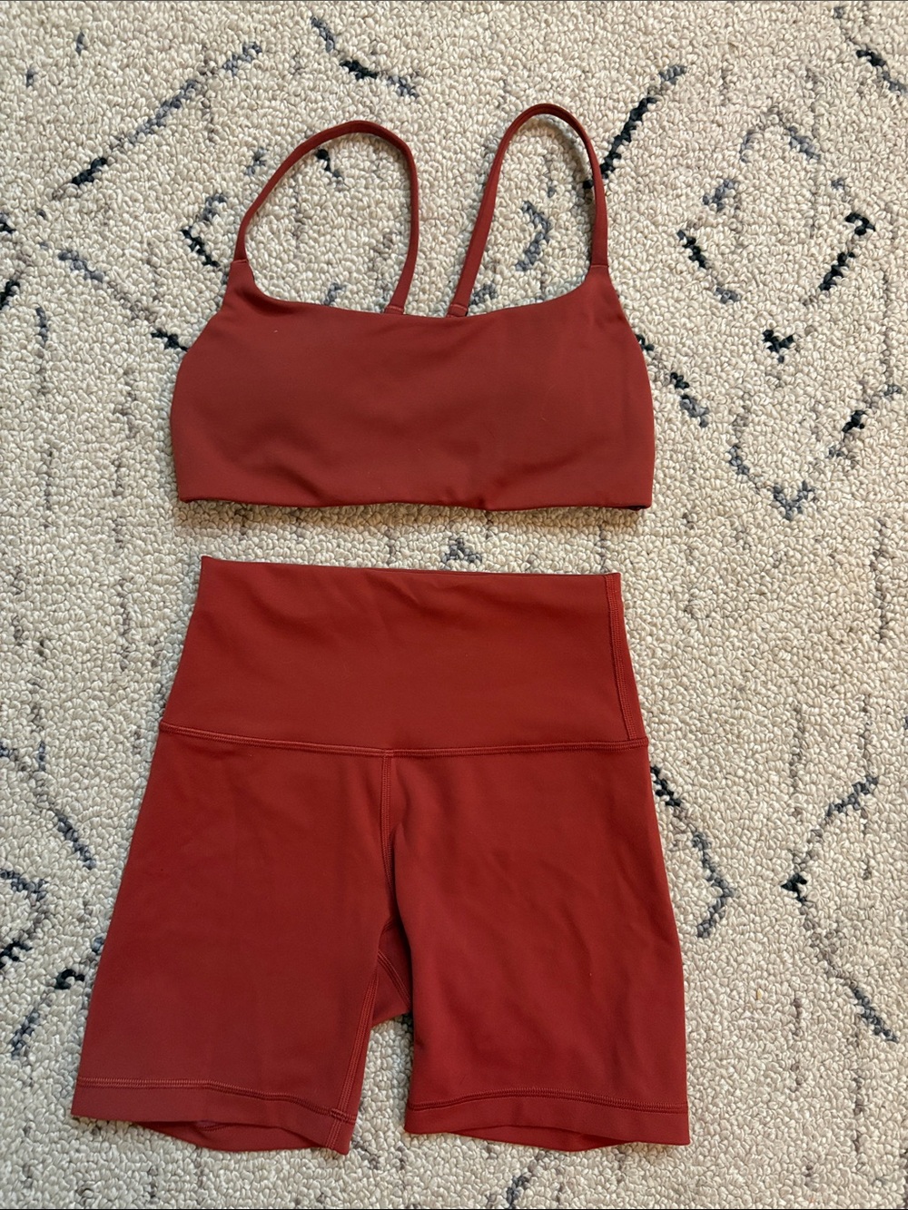 Lululemon set Sz 6/4 shade Dark Terracotta